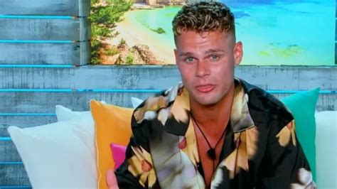 Zara Flo­ral Print Shirt Worn By Zac Nunns As Seen In Love Island