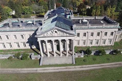 Lynnewood Hall: the abandoned mansion with a tragic Titanic connection | loveproperty.com