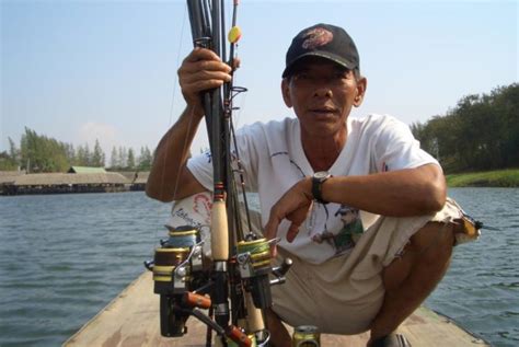 Giant Snakehead Fishing In Thailand Bushguide 101