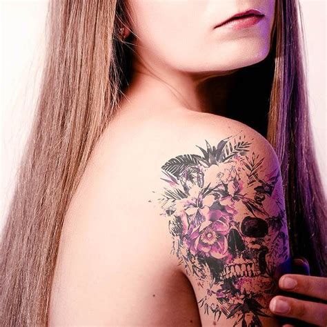 Tête de mort fleuri Skull tattoo Tattoos Skull