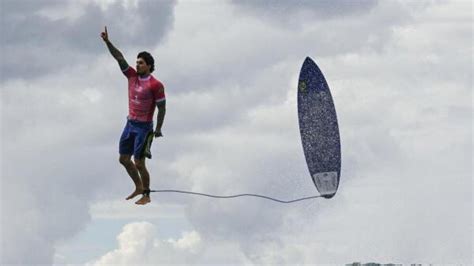 Perfekte Welle Spektakul Res Foto Des Fliegenden Surfers