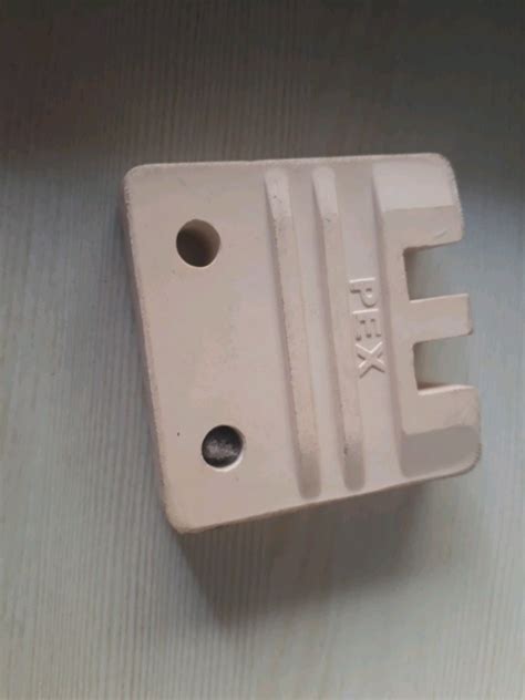 Plastic Two Way Finger Type Busbar Support At Rs 25 In Rajkot ID