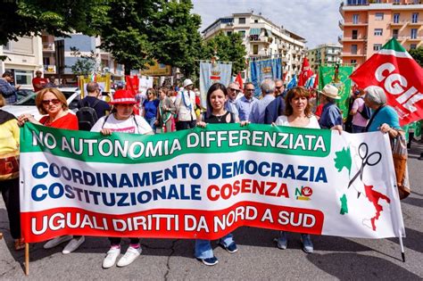 Cosenza Risponde All Appello Della CGIL E Scende In Piazza Per