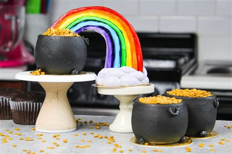 Pot Of Gold Cupcakes The Ultimate St Patrick S Day Cupcakes