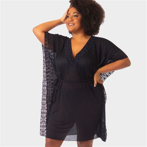 Saida De Praia Plus - Saída de Praia Plus Size em Crepe e Renda com cinto