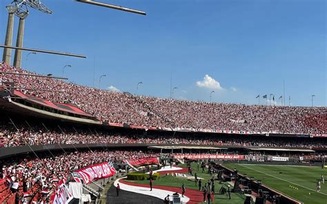 Público no Morumbi prova que São Paulo tem a torcida que conduz Lance