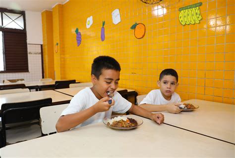 Prefeitura Do Rio Adota Abordagem Inovadora Para Alimentação Escolar E