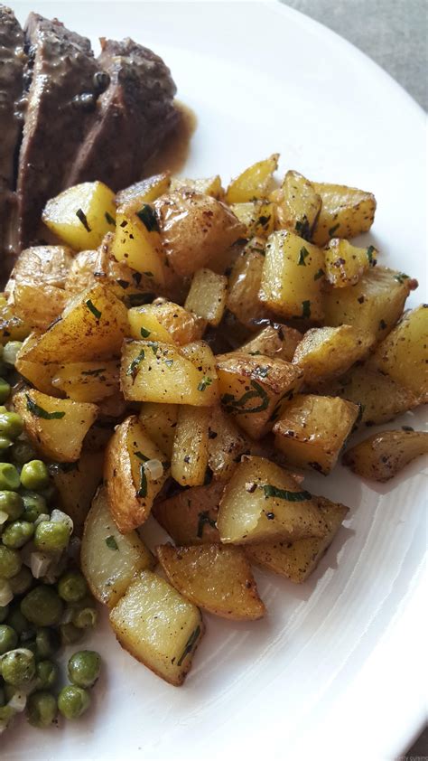 Bifteck sauce au poivre pommes de terre rissolées et petits pois My