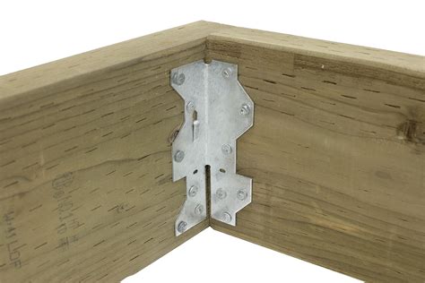 A A Reinforced Angle Bracket Simpson Strong Tie