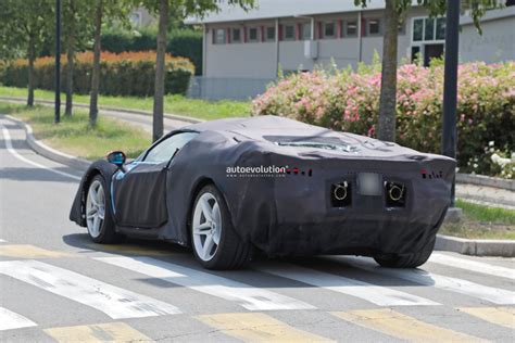 Ferrari Sf Replacement Spied With Rear Light Bar Autoevolution