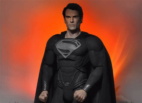 FIRST LOOK: Man of Steel 1/4 Scale Figure Black Suit Superman ...