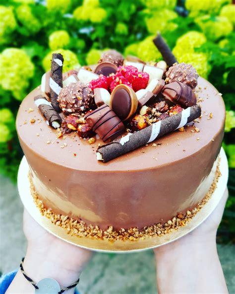 Tort de ciocolată cu cremă delicioasă Praline Choco enRose