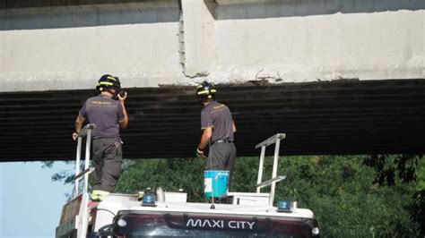 Ravenna Camion Gru Urta Il Ponte Sulla Classicana Pioggia Di