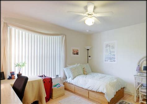 Luxury Dorms Available for Fall 2012! Tour today! (RIGHT next to UF ...