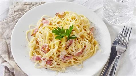 Resep Spaghetti Carbonara Yang Creamy Mudah Memasaknya Orami