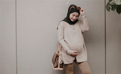 Ide Outfit Ibu Hamil Berhijab Tips Stylish Dan Nyaman Untuk Tampil Trendy