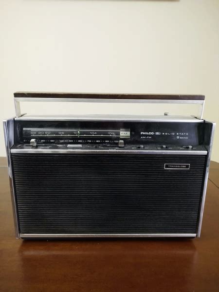 Ford Rádio Philco Transglobe Solid state 9 Band obs