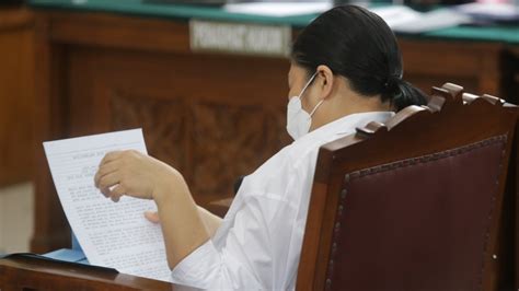 Putri Candrawathi Jalani Sidang Pembacaan Pledoi Vlix Id