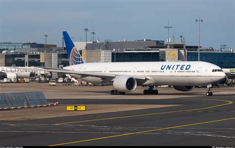 N U United Airlines Boeing Er Photo By Steven Ma Id