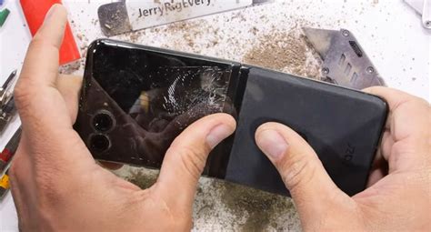 Motorola Razr 40 Ultra Zerbricht Im Durability Test Trotz Gorilla Glass