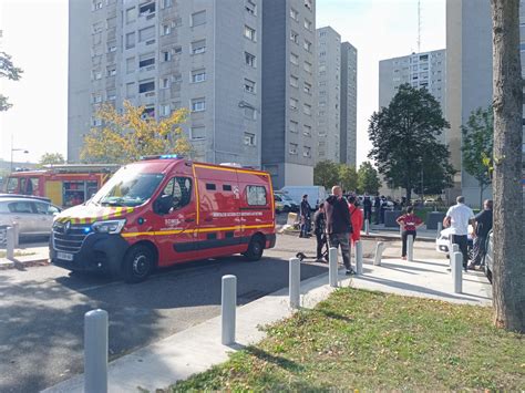 M Tropole De Lyon V Nissieux Cinq Voitures Incendi Es Aux Minguettes