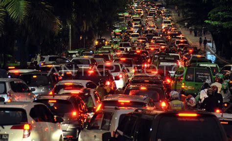 Kepadatan Di Jalan Utama Kota Bogor Antara Foto