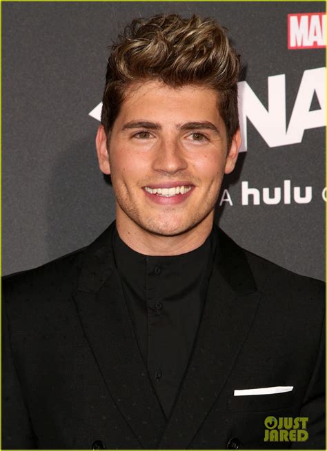 Gregg Sulkin Joins Runaways Co Stars At La Premiere Photo