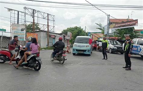 Arus Lalu Lintas Di Jalan Perkotaan Sampang Dialihkan Akibat Banjir