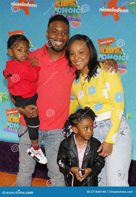 Kel Mitchell, Wife Asia Lee-Mitchell and Family Editorial Stock Photo ...