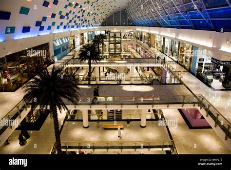 Bahrain city centre shopping mall hi-res stock photography and images - Alamy