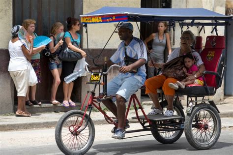 El Bici Taxi En El Escenario Cubano