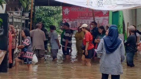 Diguyur Hujan Bpbd Dki Catat Ada Tps Yang Terendam Banjir