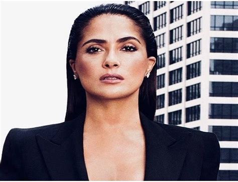 Salma Hayek Festeja Con Angelical Foto Por Llegar A 13 Millones De