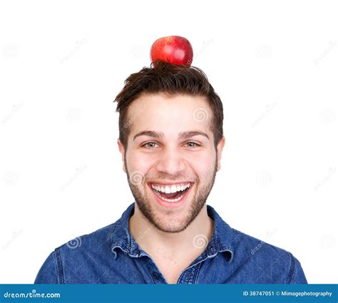 Manzana De Equilibrio Sonriente Del Hombre En La Cabeza Imagen De