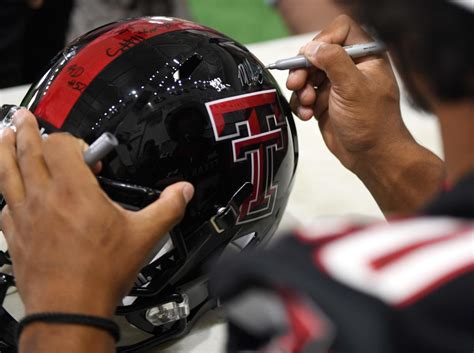 Kickoff For Texas Tech Football At Wyoming Delayed By Lightning Yahoo