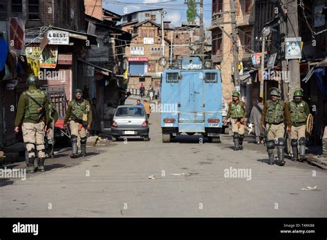 Indian paramilitary forces hi-res stock photography and images - Alamy