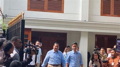 Prabowo Gibran Kompak Pakai Baju Warna Biru Ini Maknanya