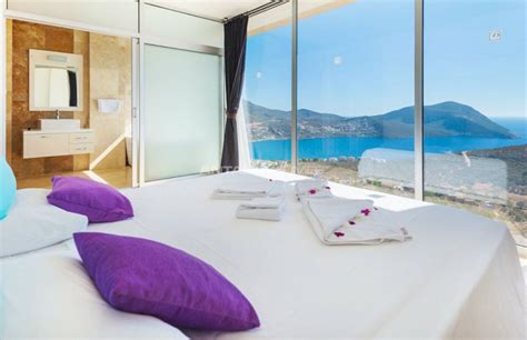 Kalkan da Tepe Üzerinde Muhteşem Deniz Manzaralı Lüks Villa