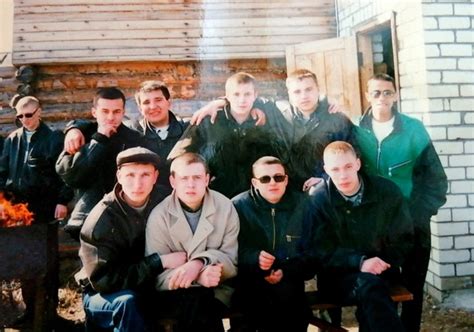 Грязь, Кировский район. Казань. 1997 год. Слева:у мангала Эдик"Хруль ...