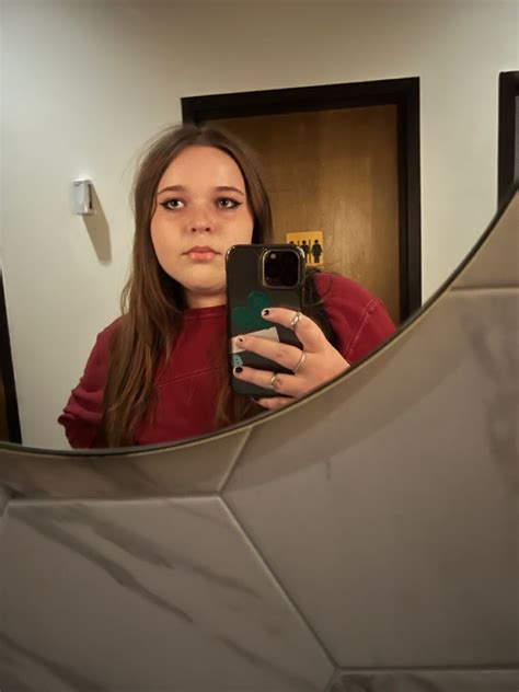 Pin By Emily On My Pins Mirror Selfie Selfie Scenes