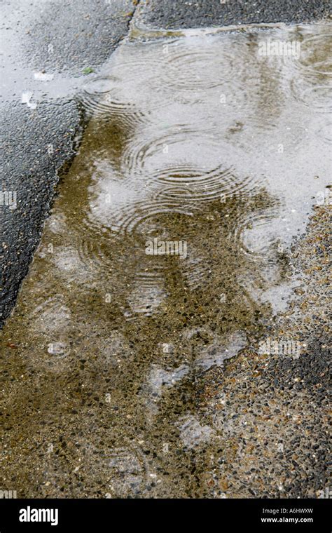 Raindrops Puddle Splash Pavement Hi Res Stock Photography And Images