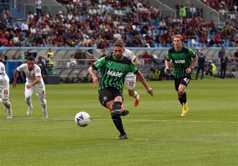 Sassuolo Milan Maignan Para Un Rigore A Berardi Rossoneri Mai