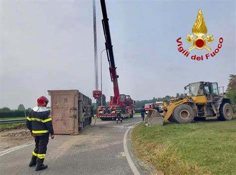 Tragedia Sfiorata Per Un Camion Ribaltato A Lentate Sul Seveso Stamattina