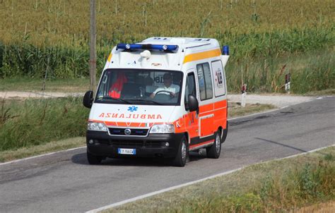 Monghidoro Incidente Per Un 74enne Finisce Con L Auto In Una Scarpata