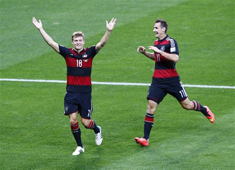 World Cup 2014: Germany routing Brazil in semifinal - CBS News