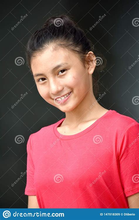 Filipina Girl De Sorriso Imagem De Stock Imagem De Minoria 147018309