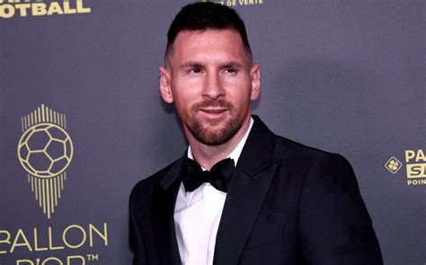 Con dedicatoria al 10 Messi levantó su octavo Balón de Oro Mediotiempo