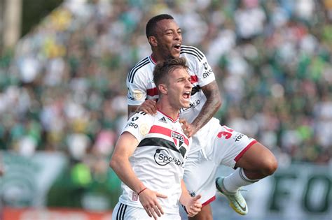 No último jogo da temporada Tricolor bate o Goiás fora de casa SPFC