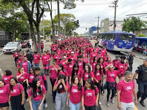 Caminhada Outubro Rosa reúne centenas de pessoas em Jordanésia Notícias