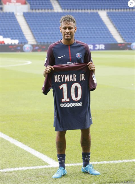 Neymar Jr En Conf Rence De Presse Au Parc Des Princes Pour Son Entr E